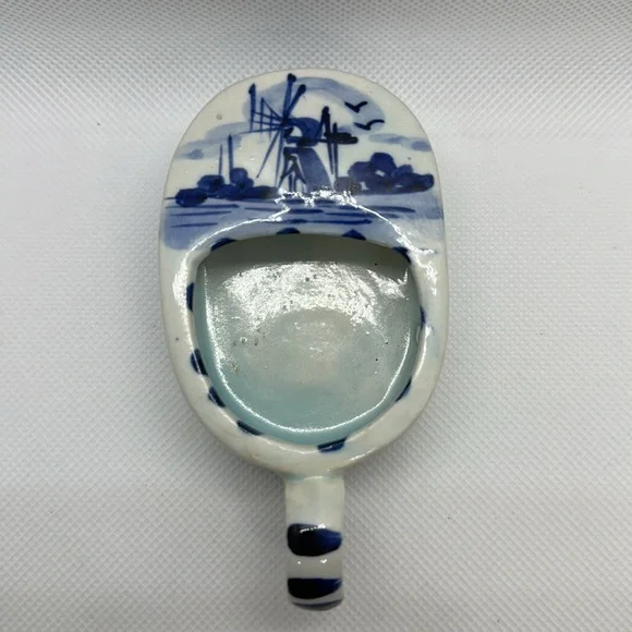 🫟3/$25🫟 Vintage Blue Delft nappy candle holder with windmills and floral design. - Picture 5 of 6